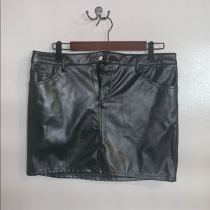 Shiny Black mini skirt